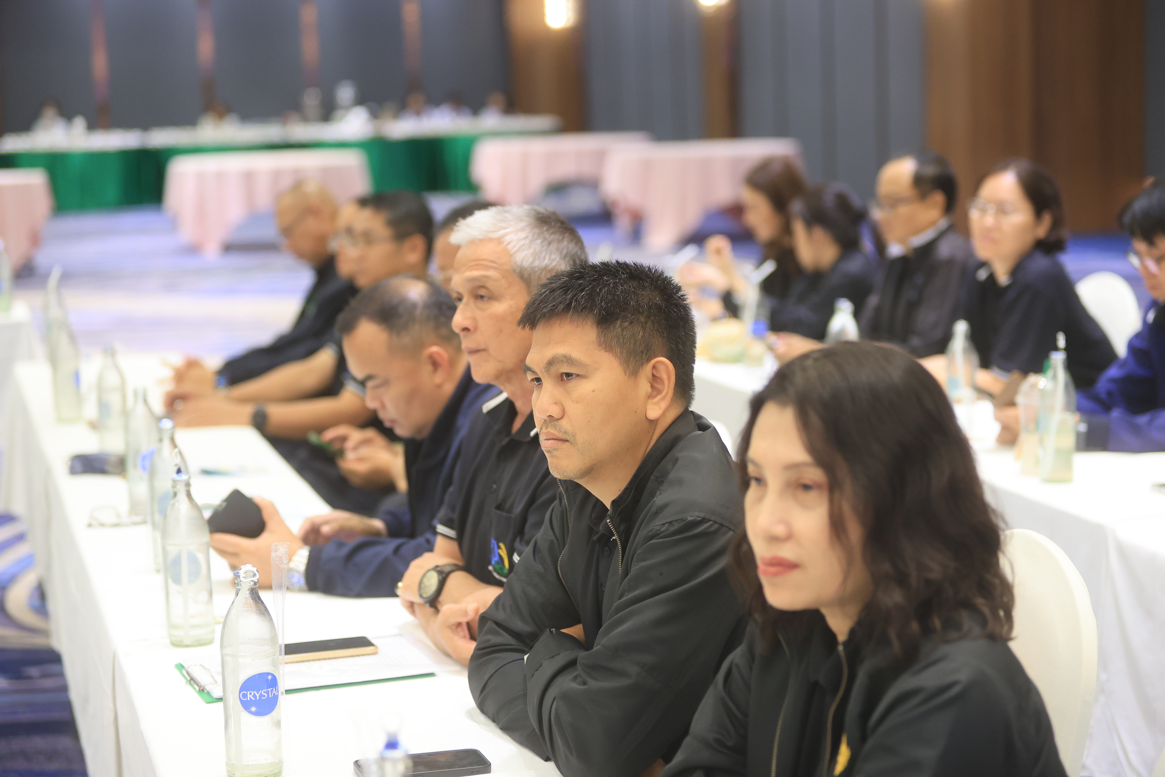title - เลขาฯ ส.ป.ก. ประชุมเข้ม! 